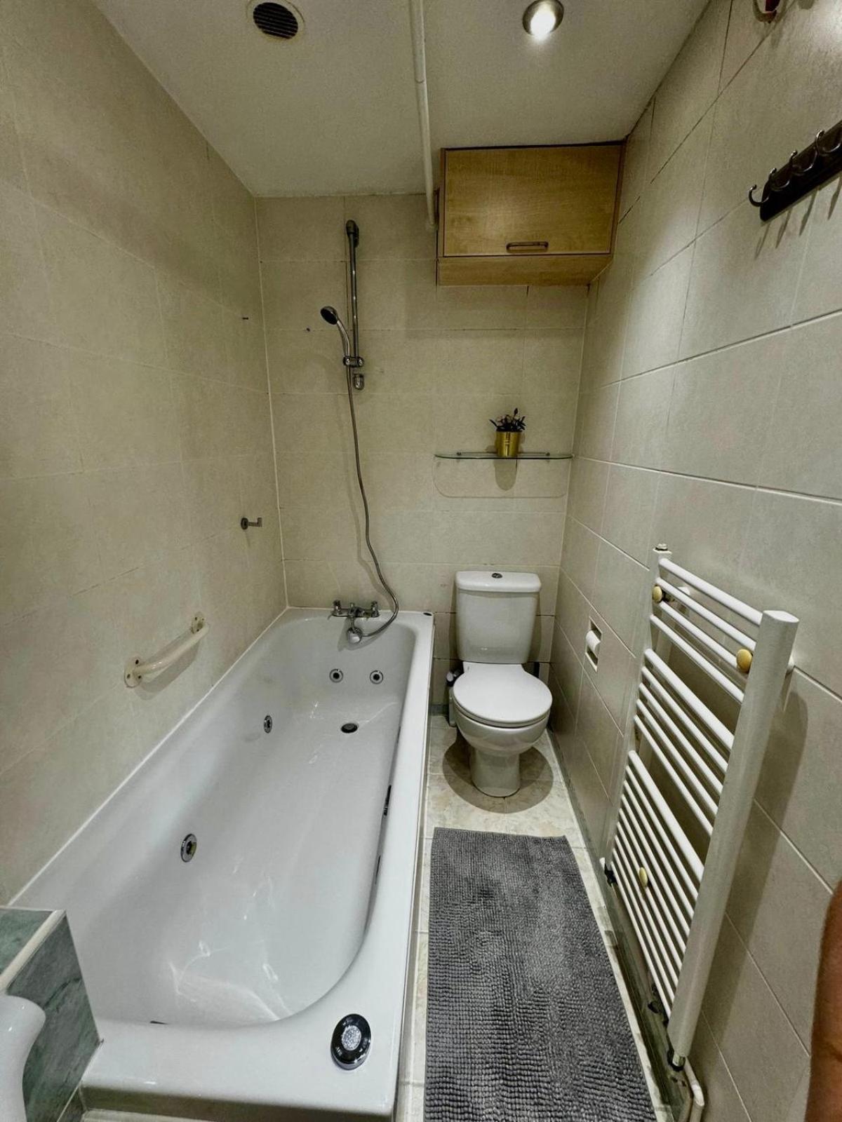 Amazing En-Suite Apartment In Finchley Central London Ngoại thất bức ảnh