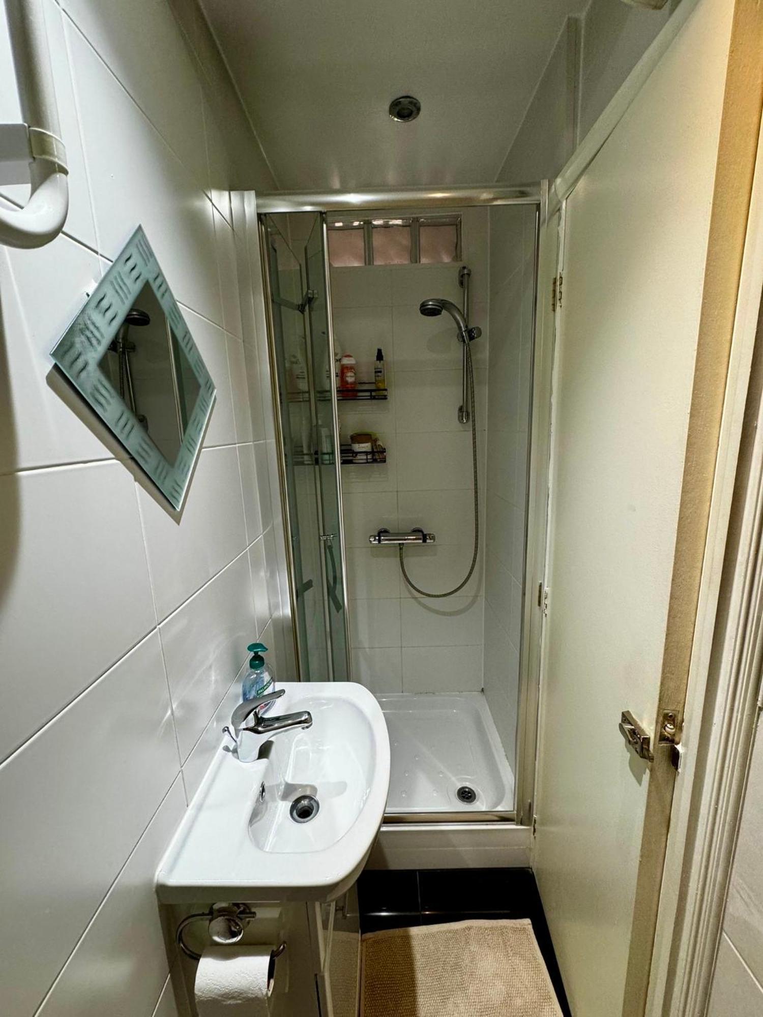 Amazing En-Suite Apartment In Finchley Central London Ngoại thất bức ảnh