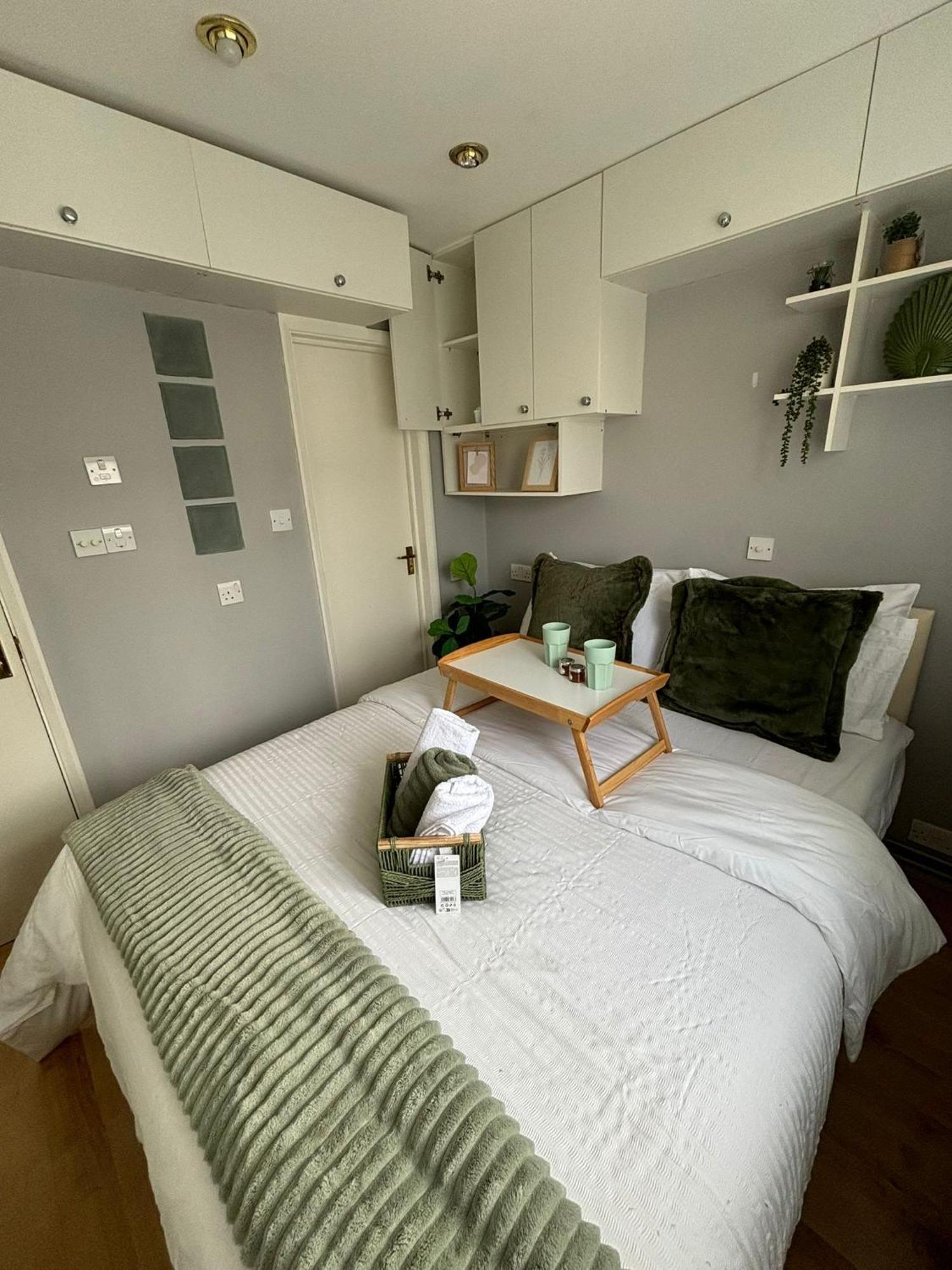 Amazing En-Suite Apartment In Finchley Central London Ngoại thất bức ảnh