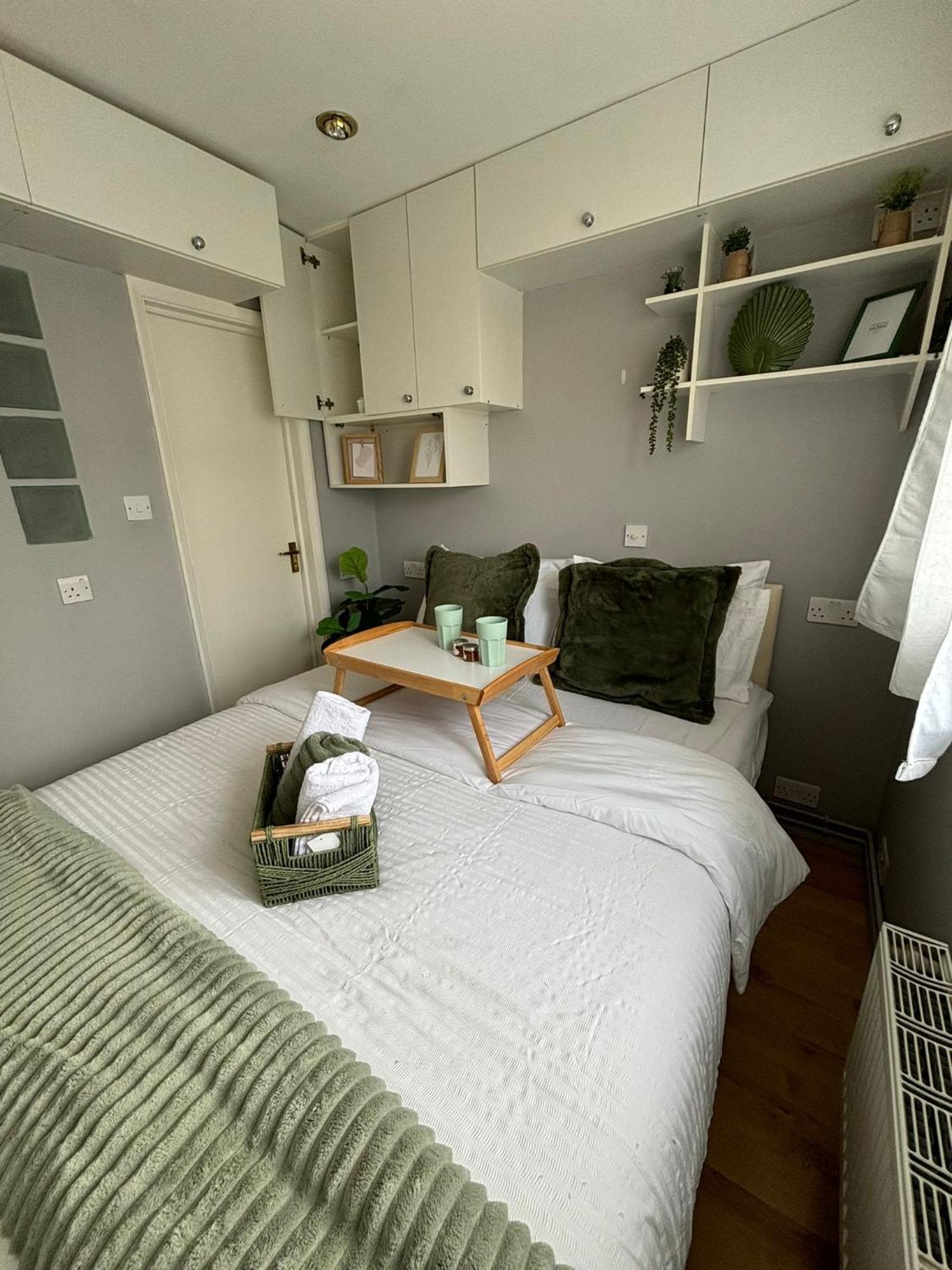 Amazing En-Suite Apartment In Finchley Central London Ngoại thất bức ảnh